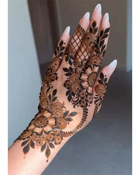 Exquisite Sketch And Scallop Featuring Back Hand Mehndi Design Exquisite Sketch And Scallop Featuring Back Hand Mehndi Design
